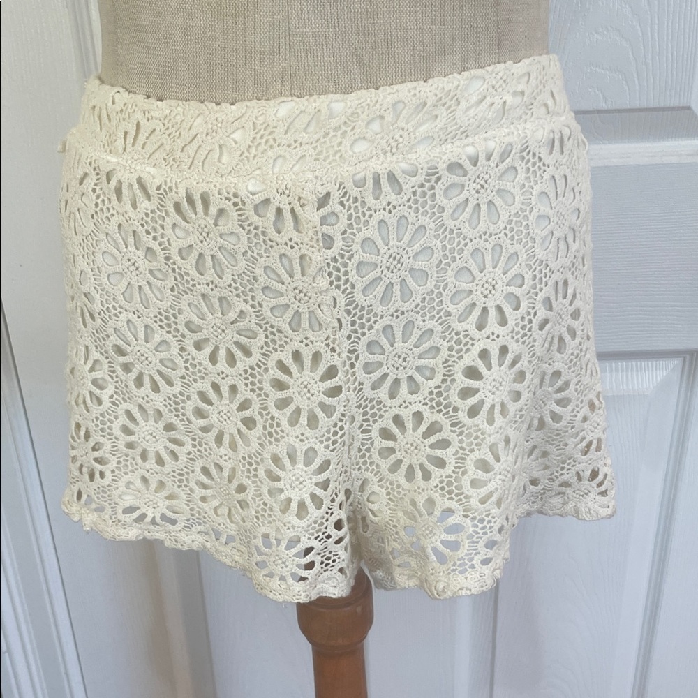 Forever 21 Cream Floral Crochet Lace Shorts Cottagecore Boho women’s size S